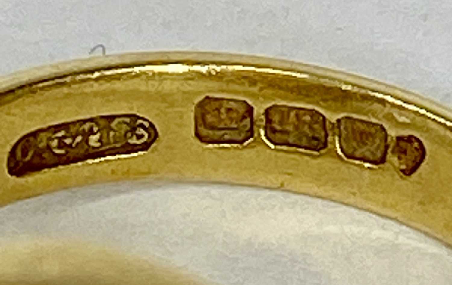 18CT GOLD SIGNET RING, engraved with crest, size M-N, 10.7gms Provenance: private collection Ynys - Image 4 of 4