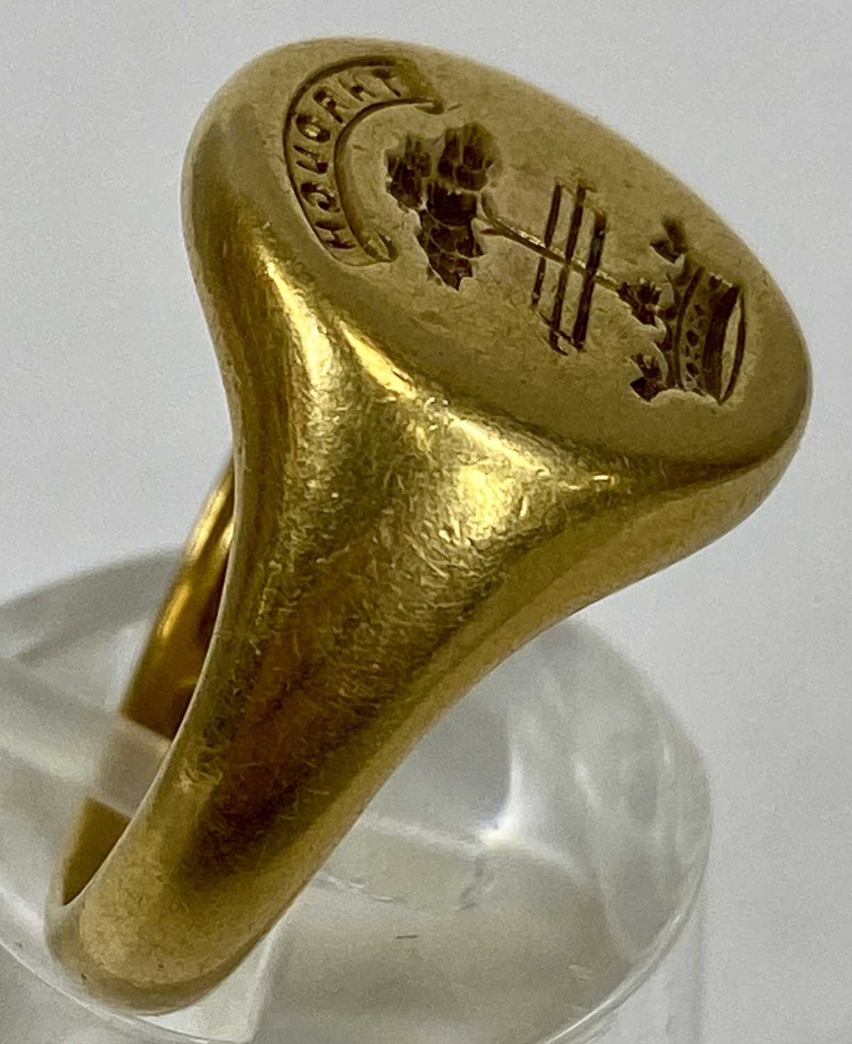 18CT GOLD SIGNET RING, engraved with crest, size M-N, 10.7gms Provenance: private collection Ynys - Image 2 of 4