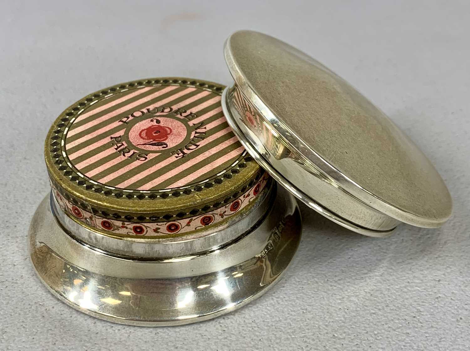 GEORGE V CIRCULAR SILVER ROUGE BOX, of plain design with domed cover, containing a box of Poudre - Image 2 of 3