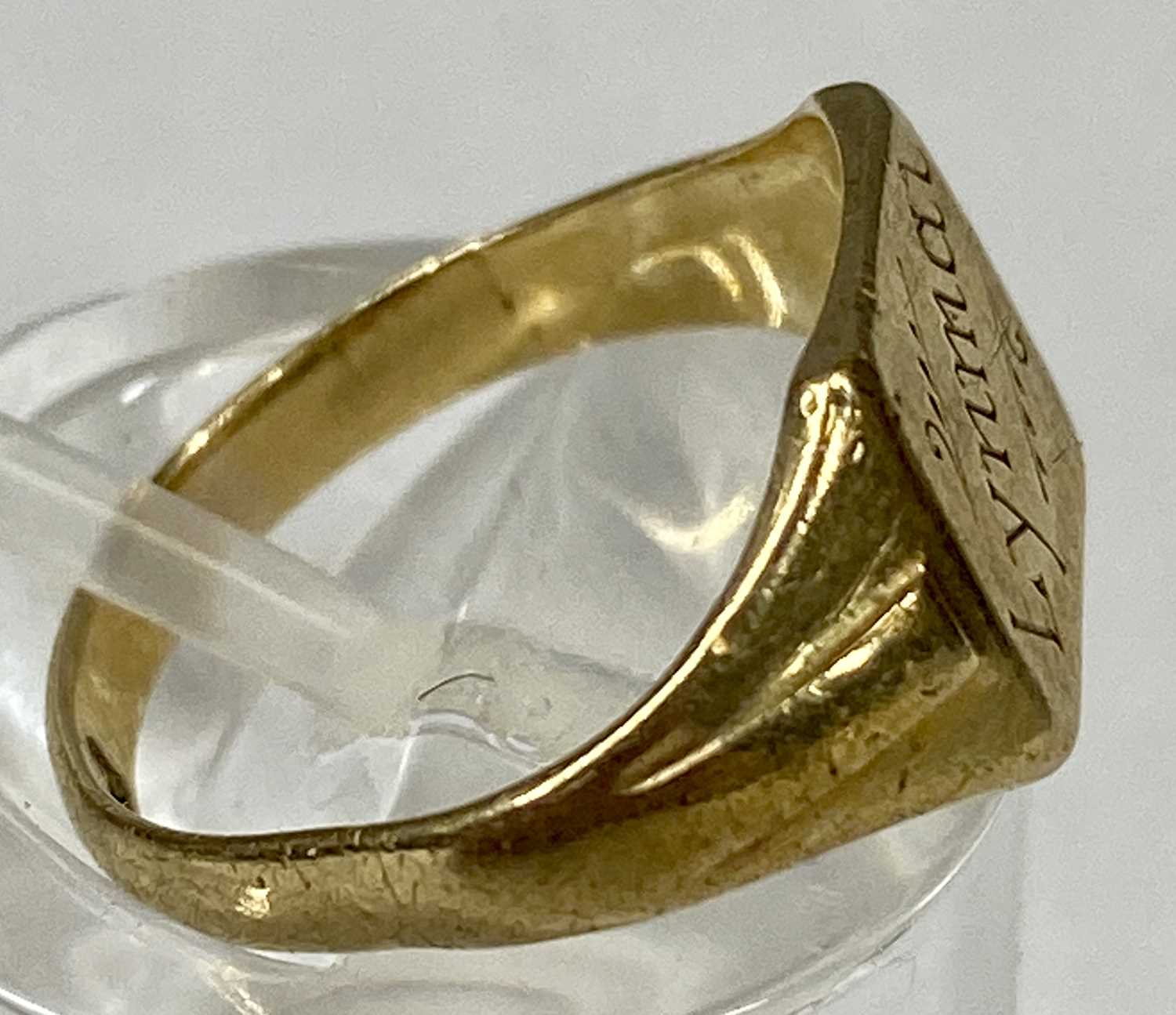 THREE 9CT GOLD SIGNET RINGS, sizes O, N and H, 5gms (gross) Provenance: private collection Ynys Mon - Image 3 of 10