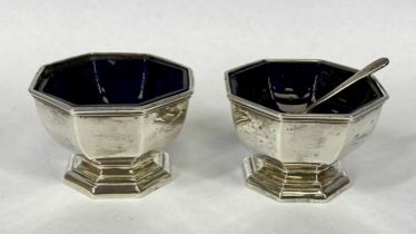 GEORGE V HEXAGONAL SILVER OPEN SALTS A PAIR, with blue glass liners and a single silver spoon,