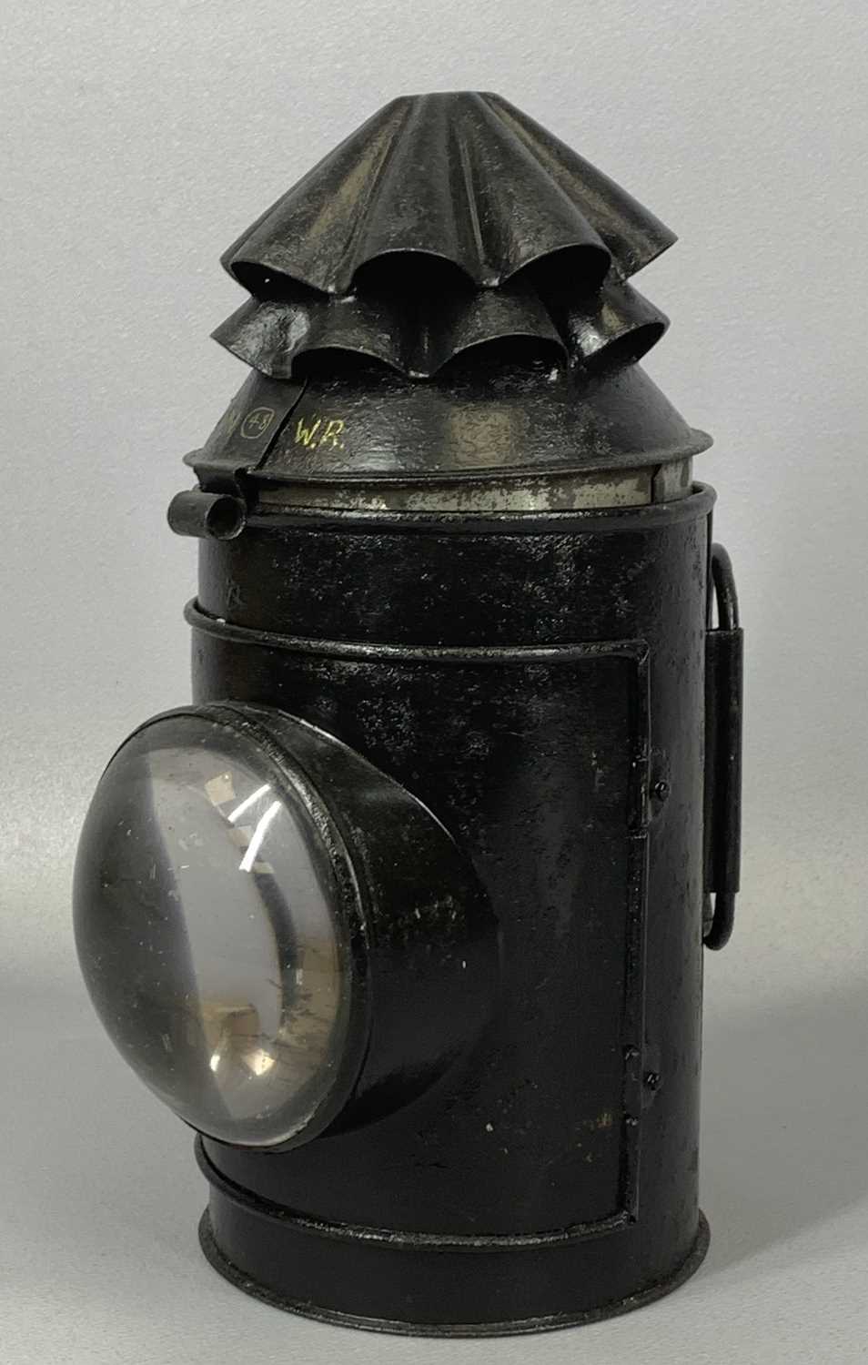 VINTAGE STEEL LNWR RAILWAY SIGNAL LAMP with bullseye lens with burner, 26cms (h) Provenance: private