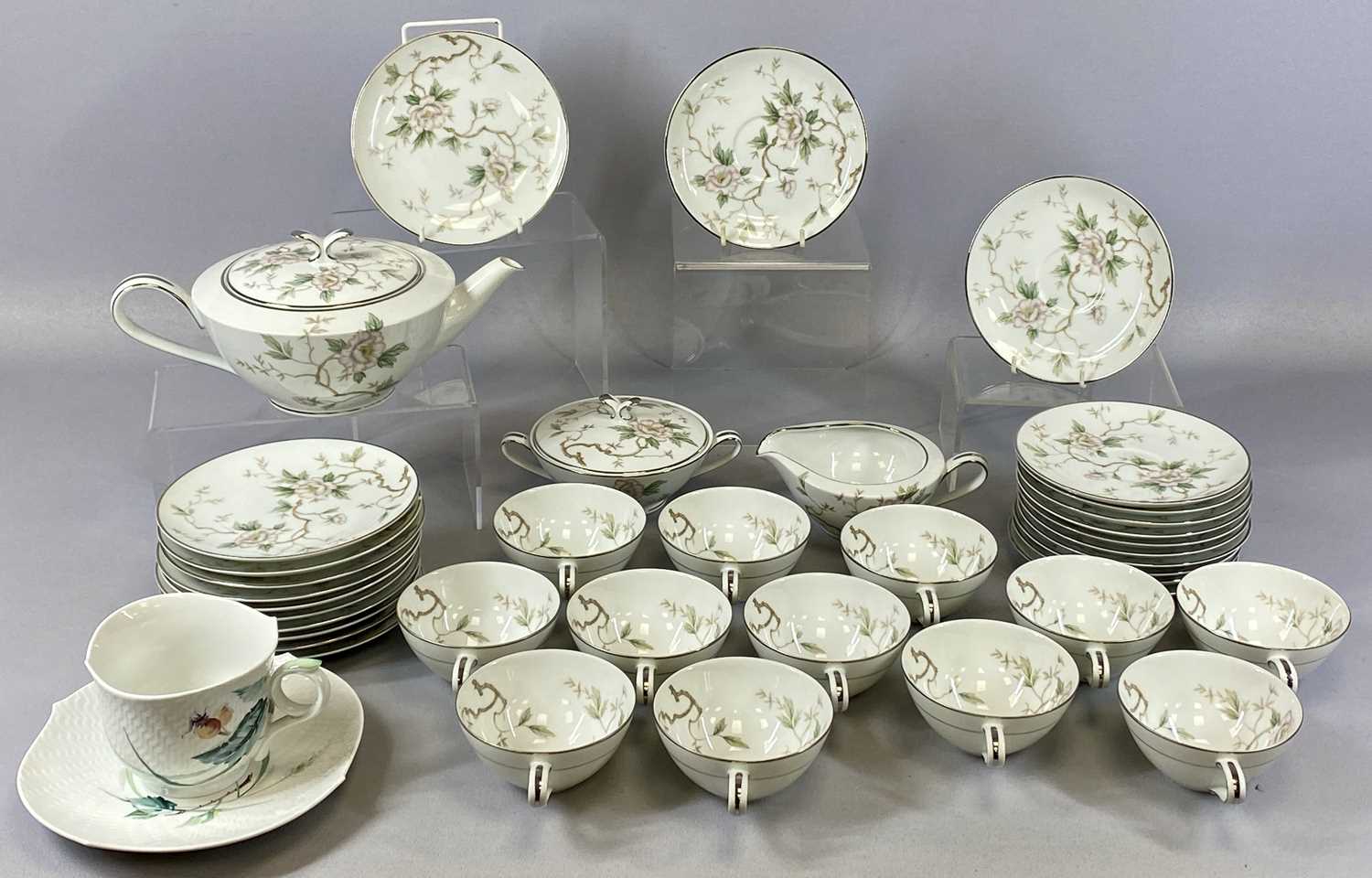 MIXED GROUP OF TABLEWARE, including Noritake Chatham Norman? pattern tea service, 38 pieces, Aynsley - Image 2 of 4