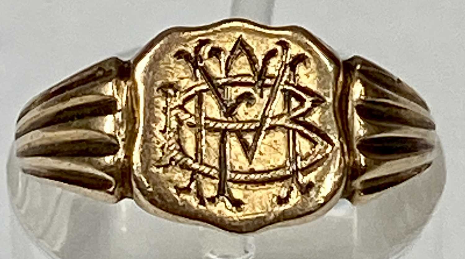 THREE 9CT GOLD SIGNET RINGS, sizes O, N and H, 5gms (gross) Provenance: private collection Ynys Mon - Image 5 of 10