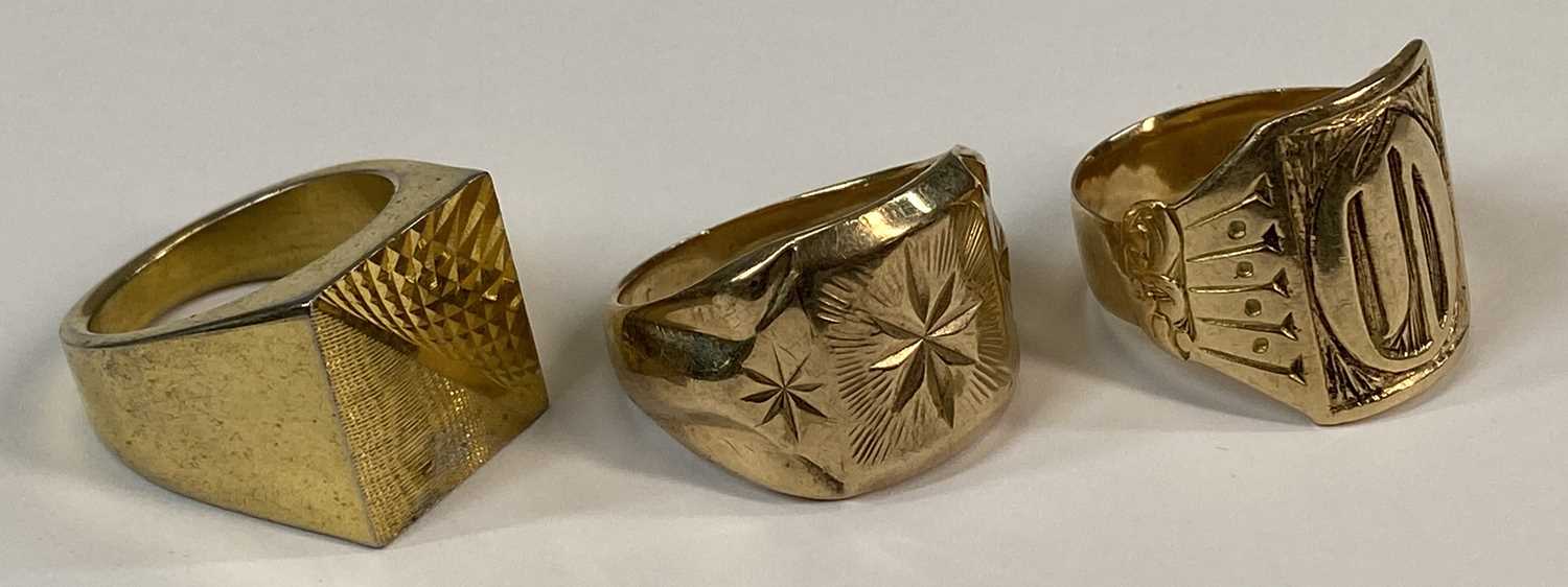 GOLD/YELLOW METAL GROUP comprising three large yellow metal signet rings, single cufflink, ETC - Image 3 of 3