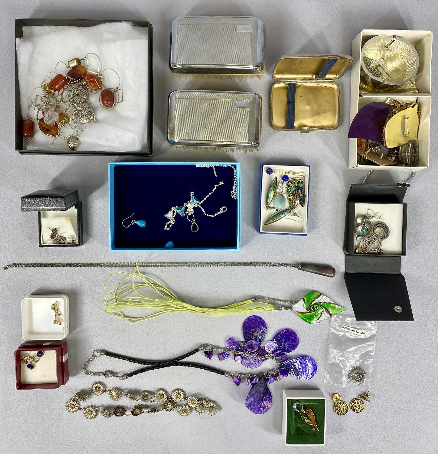 VICTORIAN & LATER JEWELLERY including costume jewellery, necklaces, bracelets, brooches, rings and - Image 4 of 6