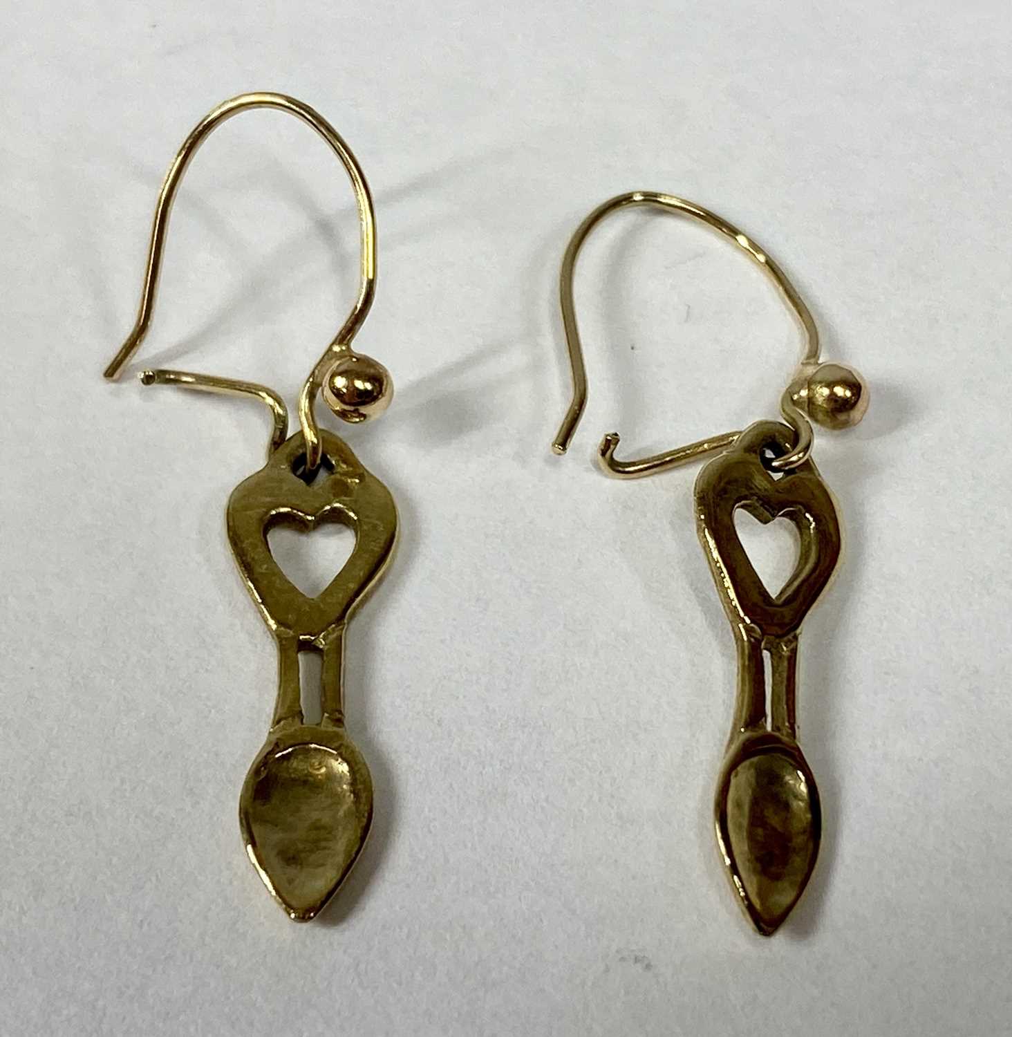 GOLD/YELLOW METAL EARRINGS, five pairs, amethyst drop, diamond and ruby drop, love spoons, gem set - Image 4 of 6