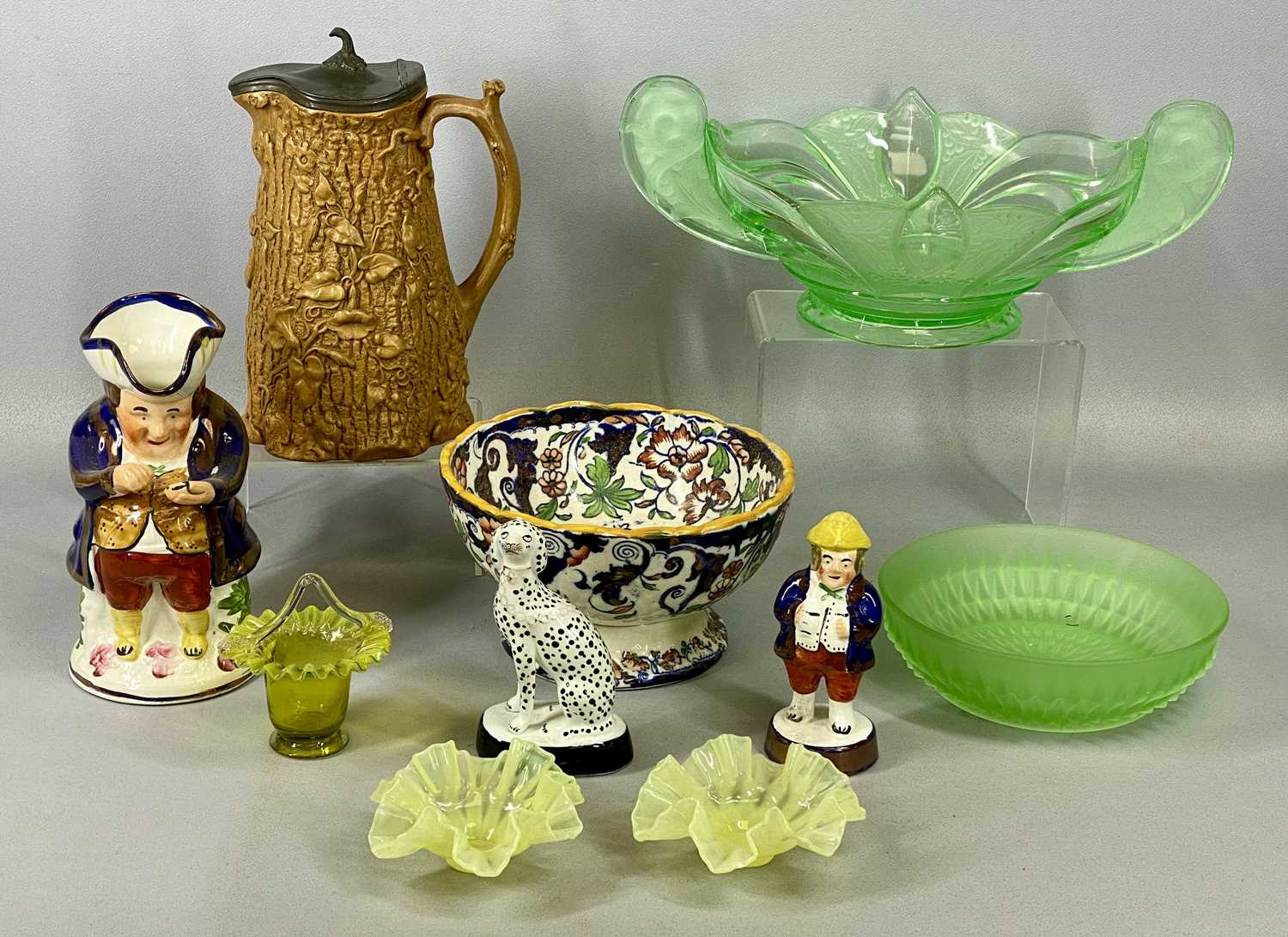 MIXED GROUP OF CERAMICS AND GLASSWARE, 19TH CENTURY & LATER including an Art Nouveau Phoenix Art - Image 3 of 3