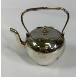 EDWARDIAN NOVELTY SILVER INK WELL, modelled as a teapot with swing handle, hinged cover and glass