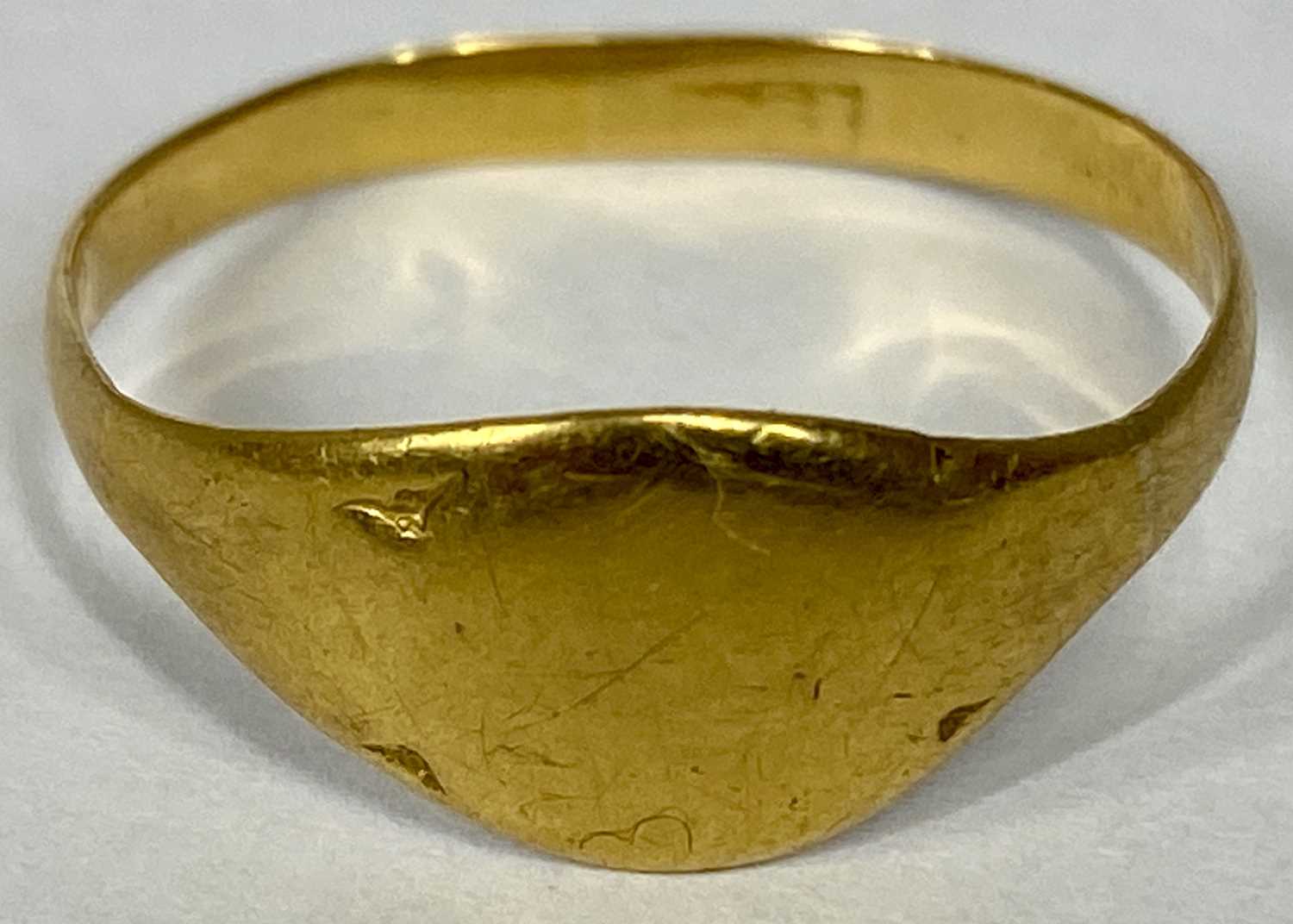 TWO GOLD SIGNET RINGS 22ct, size Q, 2.2gms, 9ct, size O, 2.8gms Provenance: private collection - Image 4 of 4