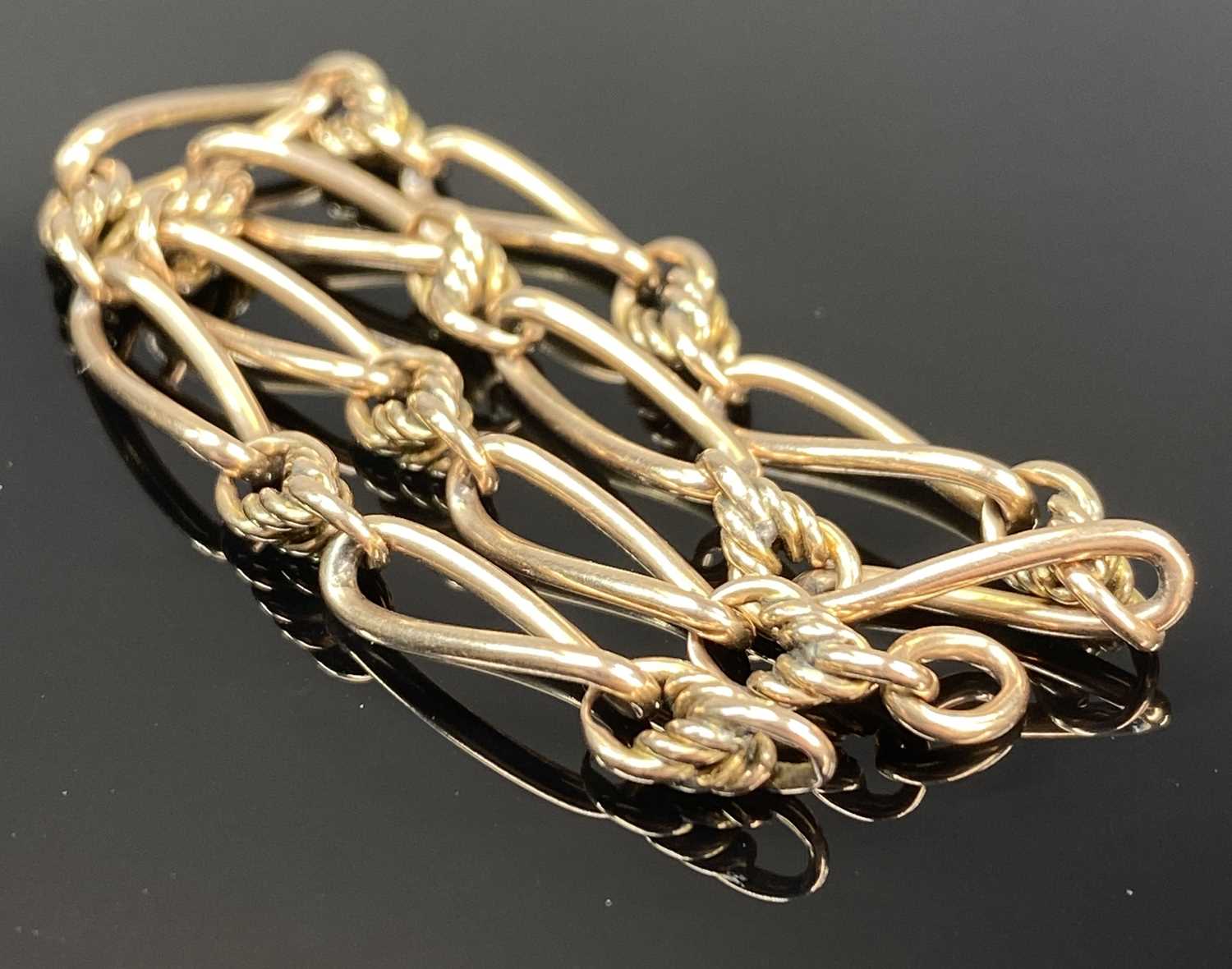 9CT GOLD TWIST LINK BRACELET, 20cms (l), 7gms Provenance: private collection Denbighshire - Image 2 of 2