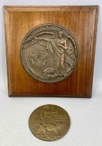 WORLD WAR I CIRCULAR BRONZE DEATH PLAQUE to Owen Roberts, 12cms (diam.) with a circular bronze