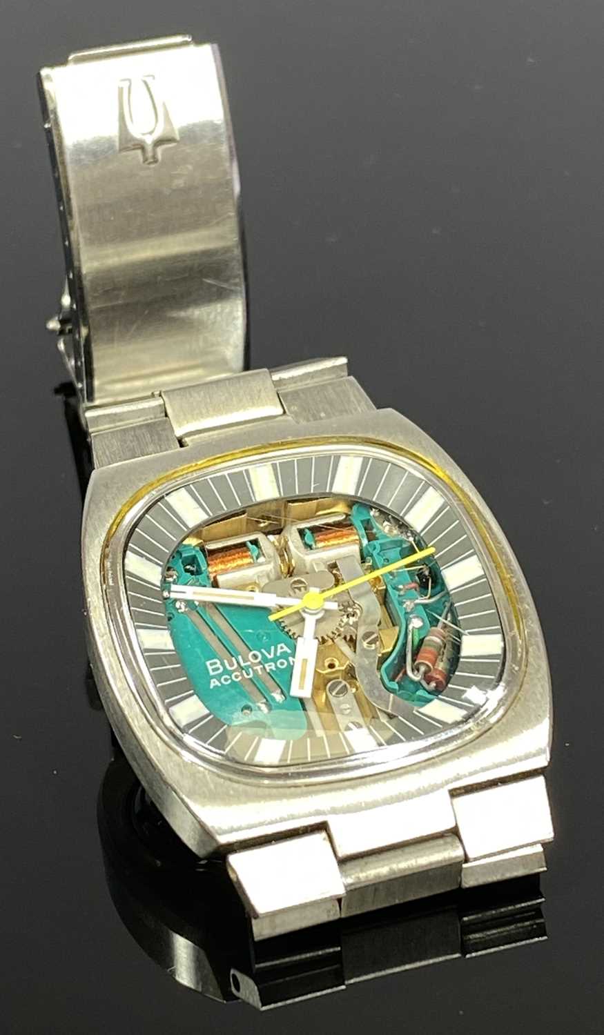 BULOVA ACCUTRON STAINLESS STEEL GENTLEMANS WRISTWATCH, circa 1975, Tonneau shaped 'TV' case with - Image 2 of 4