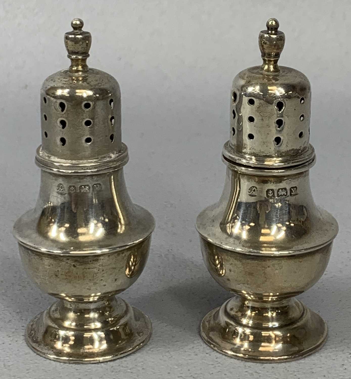 GROUP OF SMALL SILVER ITEMS, George V silver trumpet form vases a pair, with wavy rims, Birmingham - Image 3 of 5