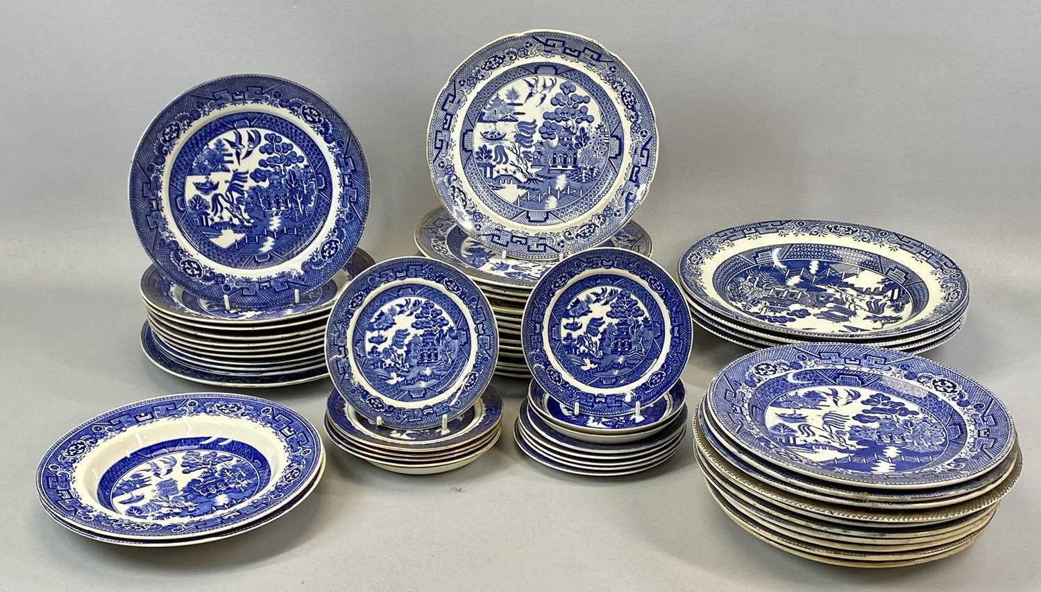 LARGE GROUP OF 19TH CENTURY STAFFORDSHIRE BLUE & WHITE WILLOW PATTERN TABLEWARE, including seven - Image 3 of 3