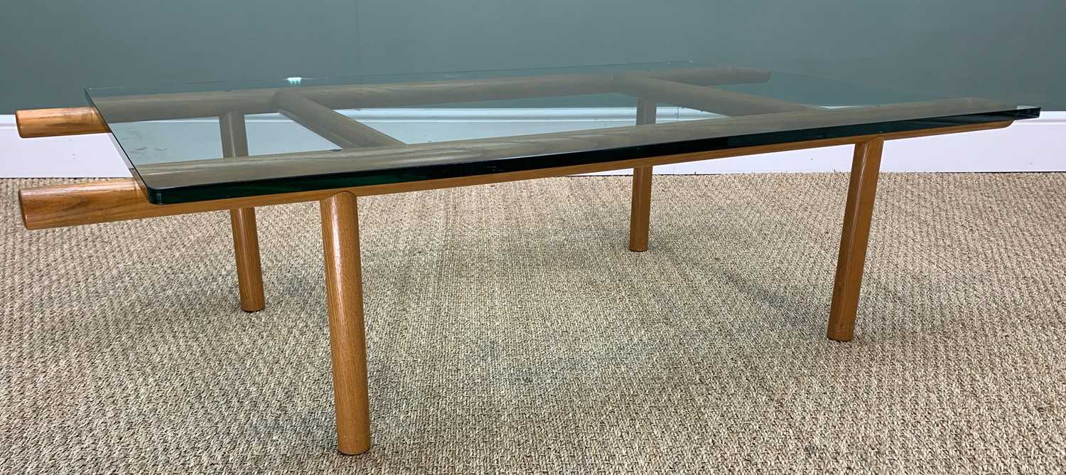 VICO MAGISTRETTI FOR CASSINA: '124 VERANDA' LIVING ROOM TABLE, designed 1983, tempered glass top, - Image 5 of 10