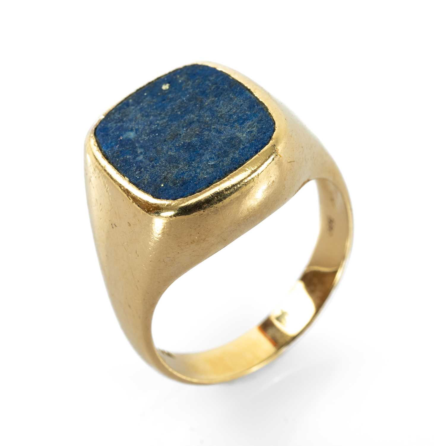 14K GOLD LAPIS LAZULI RING, ring size T, 9.8gms Provenance: private collection Gwynedd Comments: