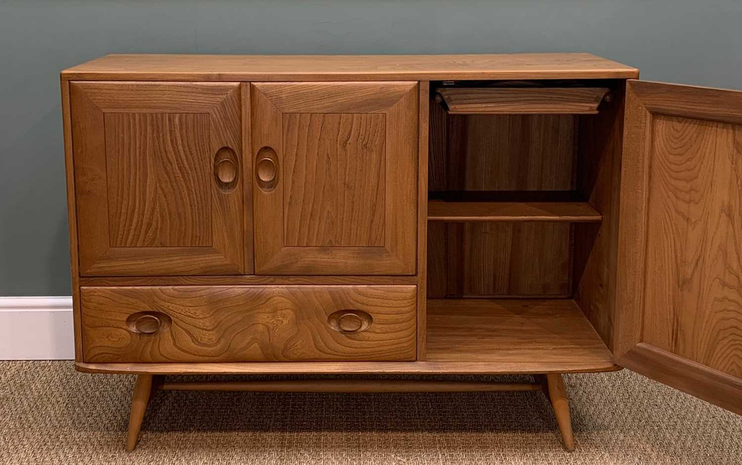 MID-CENTURY ERCOL 467 SIDEBOARD, solid elm and beech, natural wax finish, lift-out cutlery tray with - Image 6 of 7