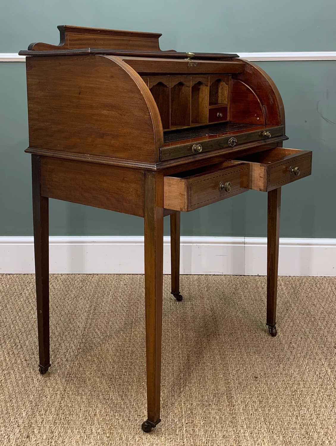 EDWARDIAN MAHOGANY CYLINDER BUREAU DE DAME, rolling front enclosing fittted interior with pull-out - Image 4 of 8