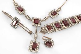 GARNET & WHITE SAPPHIRE PARURE, comprising necklace, bracelet, bar brooch and single earring, the