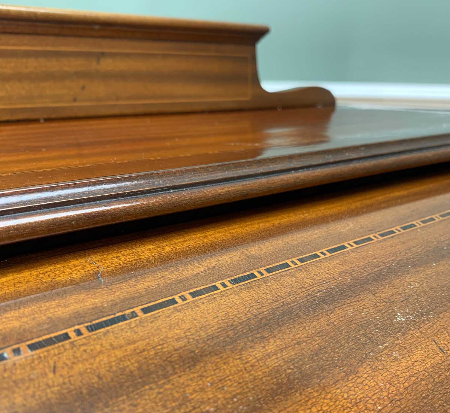 EDWARDIAN MAHOGANY CYLINDER BUREAU DE DAME, rolling front enclosing fittted interior with pull-out - Image 6 of 8