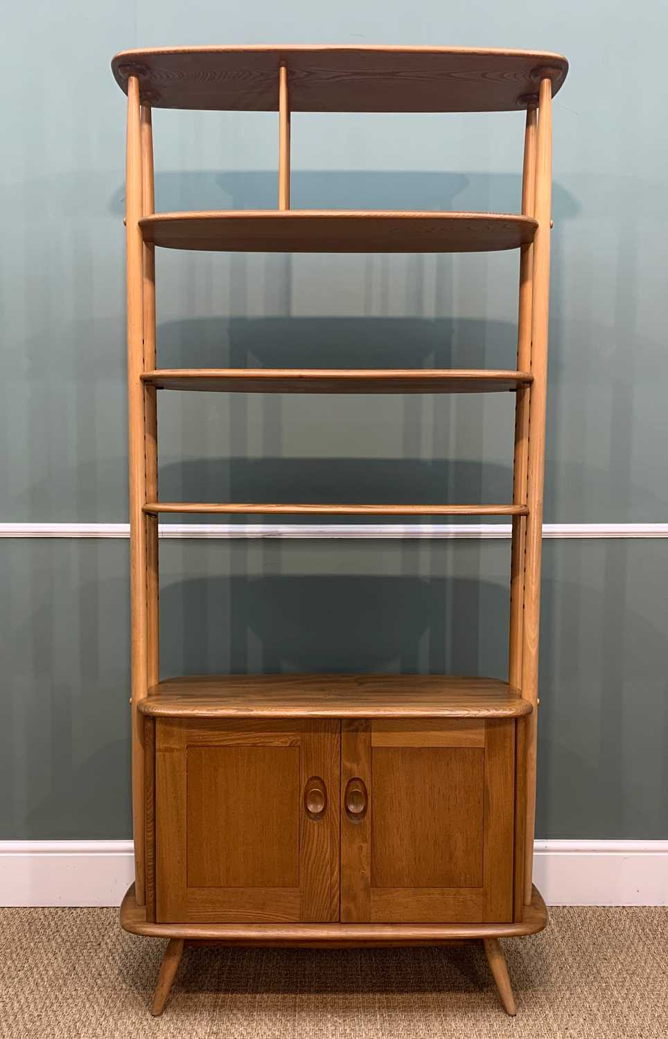 MID-CENTURY ERCOL 363 'GIRAFFE' BOOKCASE/ROOM DIVIDER, blue label, solid elm and beech, top shelf - Image 2 of 5