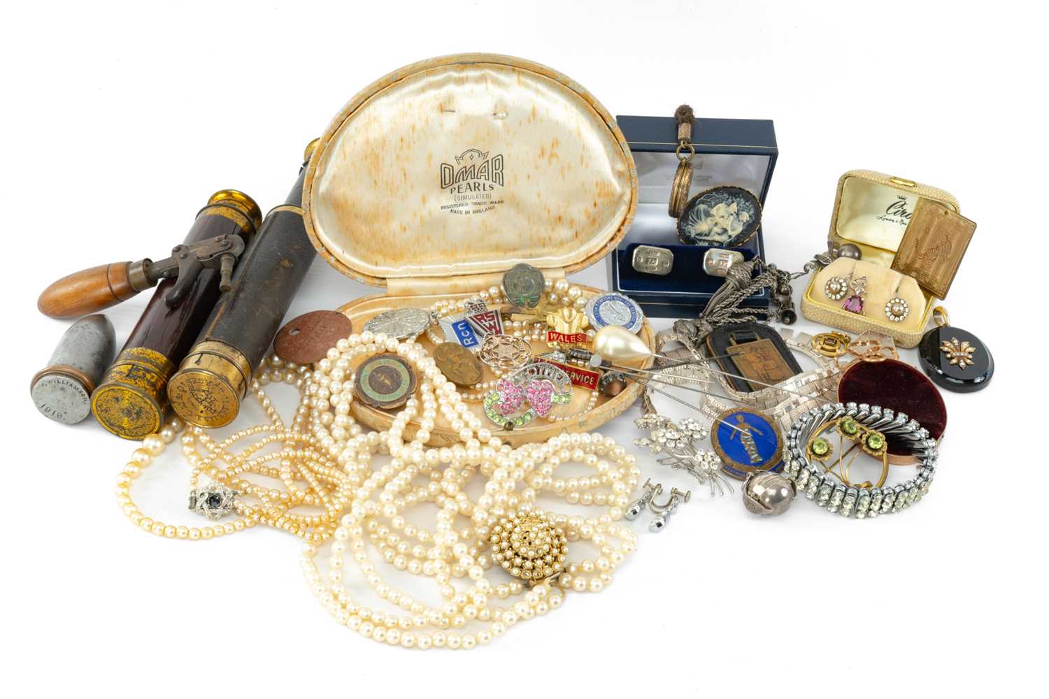 ASSORTED JEWELLERY & COLLECTABLES including cased simulated pearls, silver set jewellery, silver