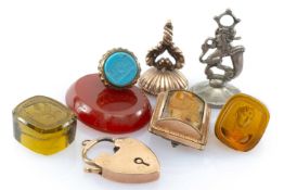 ASSORTED JEWELLERY comprising various intaglio seals including bloodstone, carnelian, turquoise,