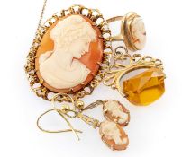 GROUP OF JEWELLERY comprising 9ct gold set cameo brooch, pair of 9ct gold set cameo earrings, 9ct