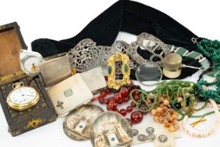 ASSORTED JEWELLERY & COLLECTABLES including various beads including malachite, green hardstone