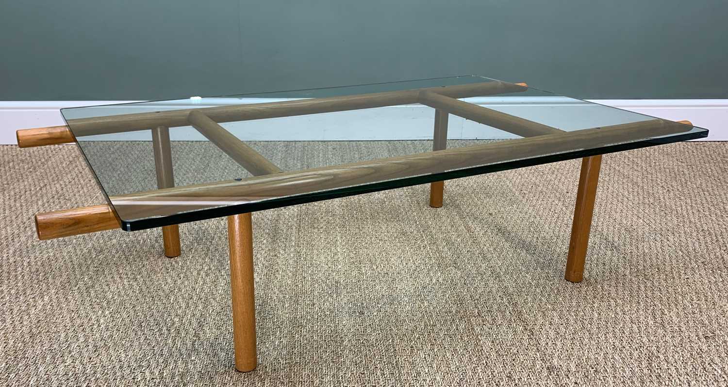 VICO MAGISTRETTI FOR CASSINA: '124 VERANDA' LIVING ROOM TABLE, designed 1983, tempered glass top, - Image 3 of 10