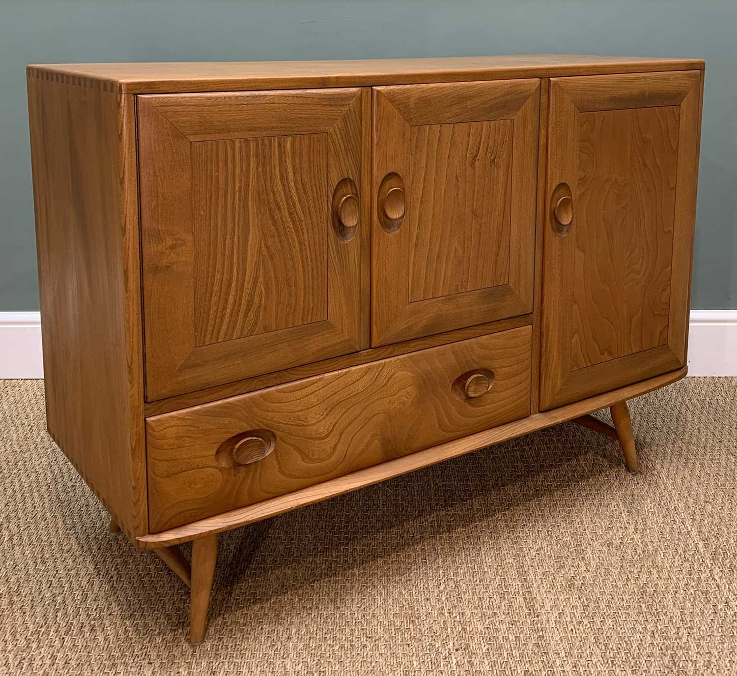 MID-CENTURY ERCOL 467 SIDEBOARD, solid elm and beech, natural wax finish, lift-out cutlery tray with - Image 3 of 7