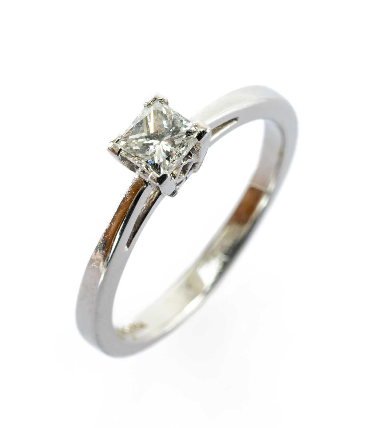 PLATINUM DIAMOND RING, the princess cut stone measuring 0.26cts approx., ring size H, 2.8gms