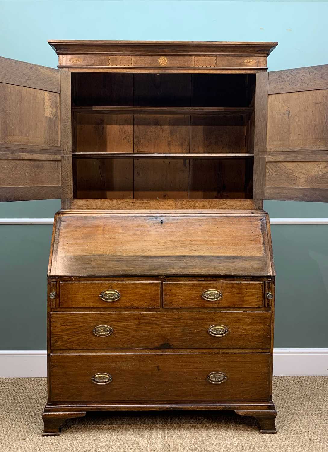 18TH CENTURY OAK BUREAU CABINET, cavetto cornice and marquetry frieze above shaped panel doors and - Image 4 of 4