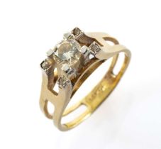 14K GOLD DIAMOND RING, the central round brilliant cut stone measuring 0.3cts approx., ring size