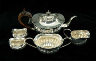 LATE VICTORIAN SILVER THREE PIECE TEASET, comprising teapot, cream jug and sucrier, Birmingham 1900,