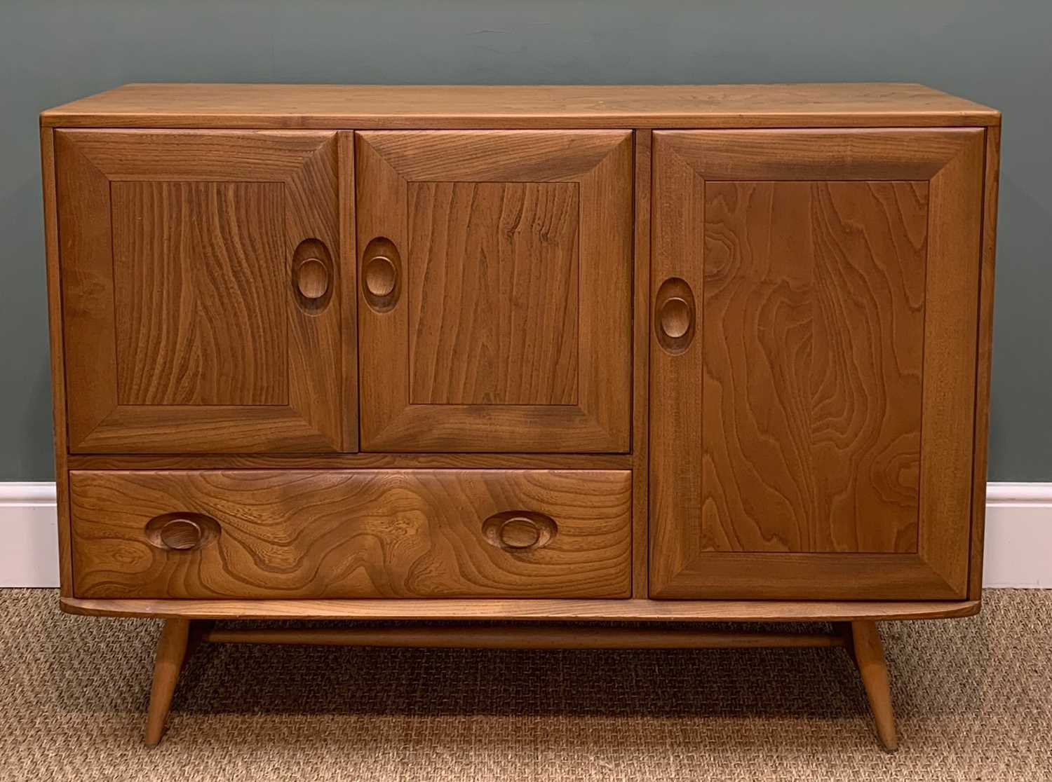 MID-CENTURY ERCOL 467 SIDEBOARD, solid elm and beech, natural wax finish, lift-out cutlery tray with - Image 2 of 7
