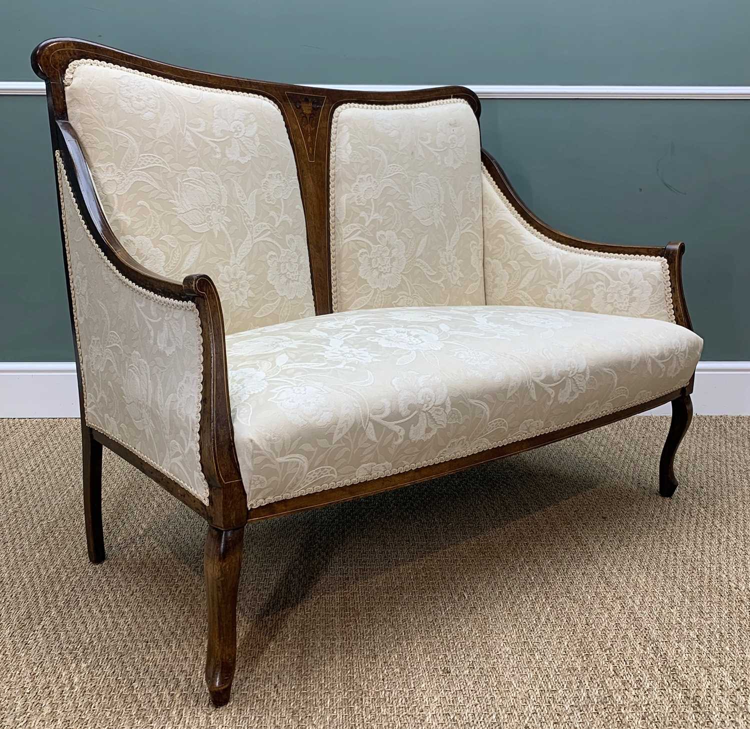 EDWARDIAN MAHOGANY SALON SETTEE, damask upholsery, shaped back with inlaid detail to frame, raised - Image 5 of 8