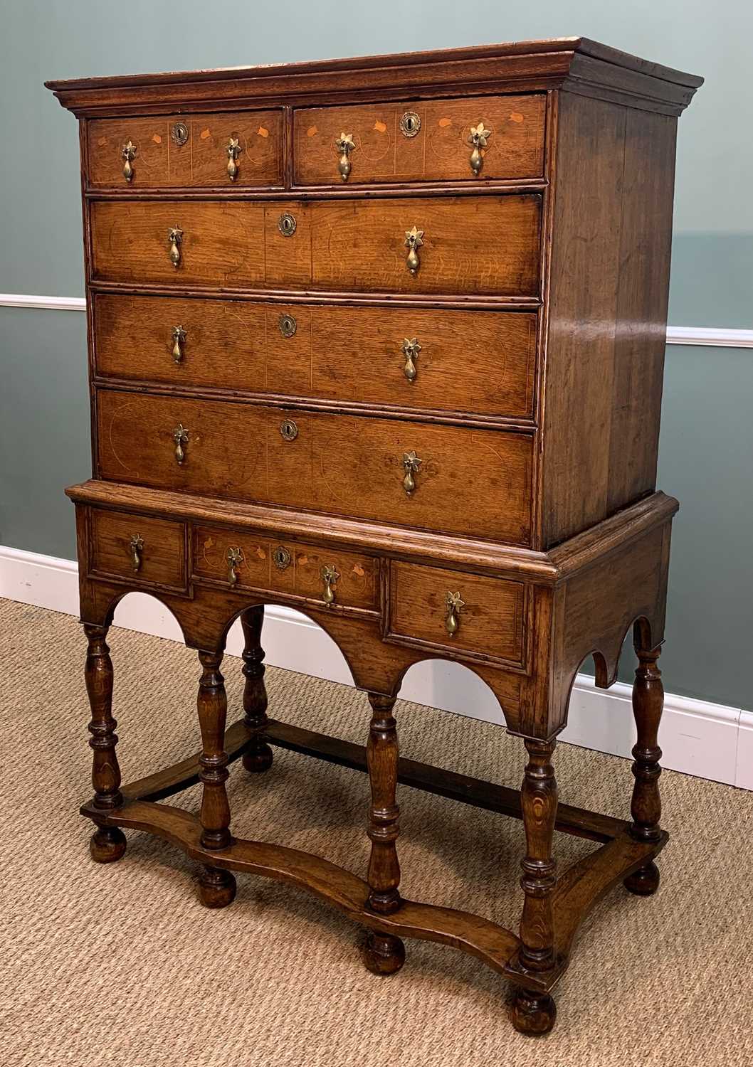 WELSH OAK INLAID CHEST ON STAND early 18th Century and later, Glamorgan, with double plank top - Bild 3 aus 7