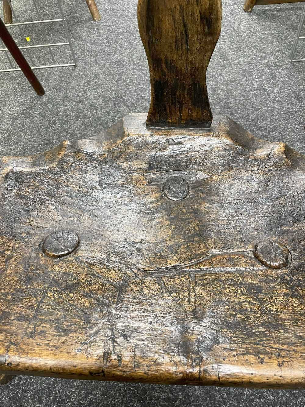 WELSH ELM AND BEECH YOKE-BACK CHAIR, 18th Century, north Pembrokeshire or Cardiganshire, thick - Image 5 of 28