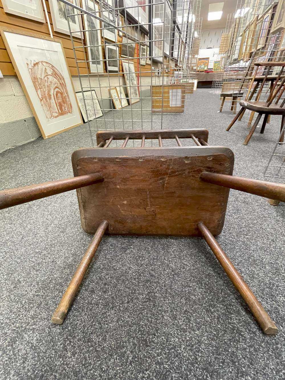 BELIEVED WELSH ELM & ASH ARMCHAIR late 18th Century, fourteen spindles below square shaped joined - Bild 18 aus 28