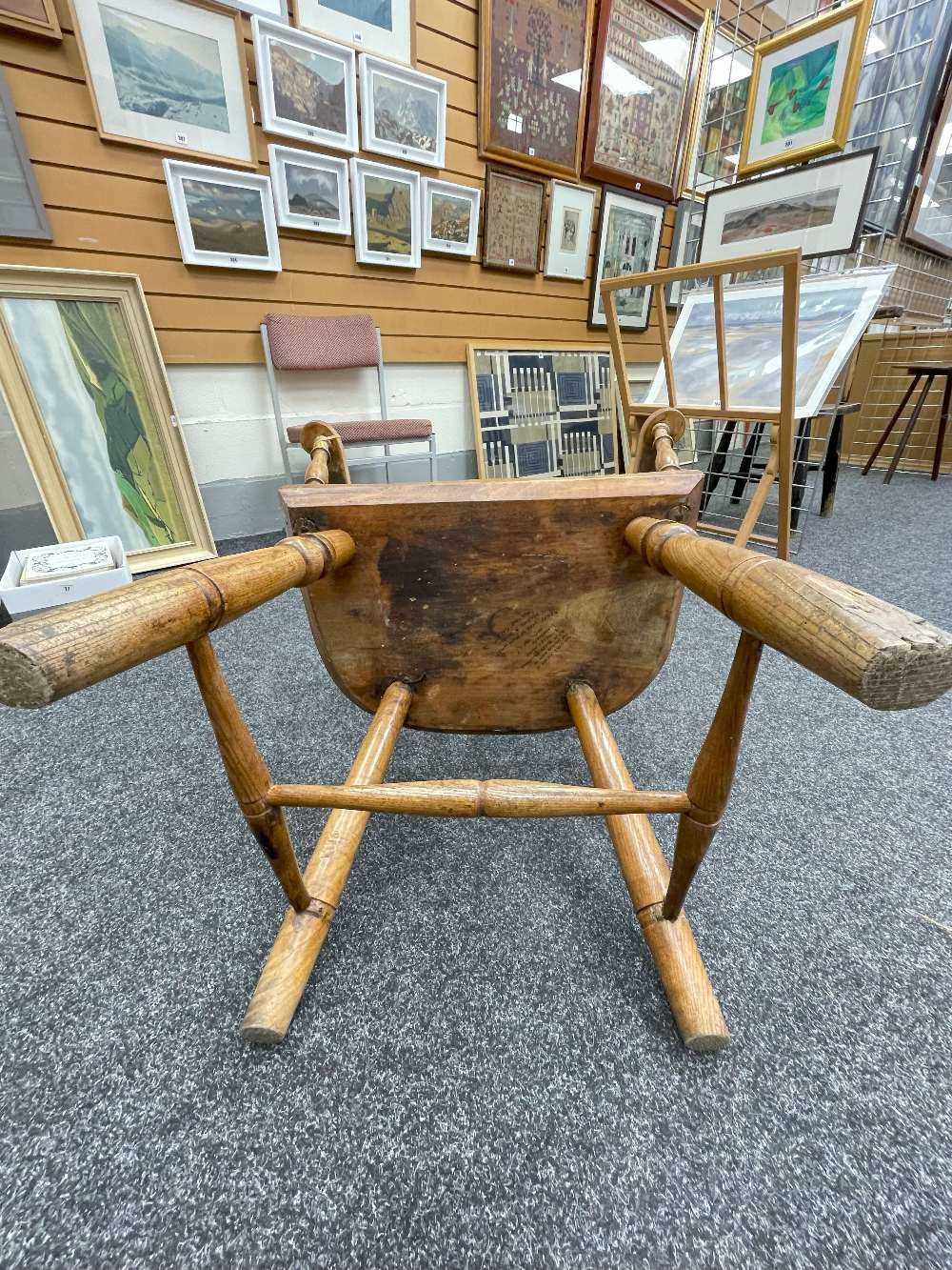 WELSH ELM AND ASH ARMCHAIR c. 1800, probably Swansea Valley, of 'lobster-pot' form, the back of - Bild 24 aus 46