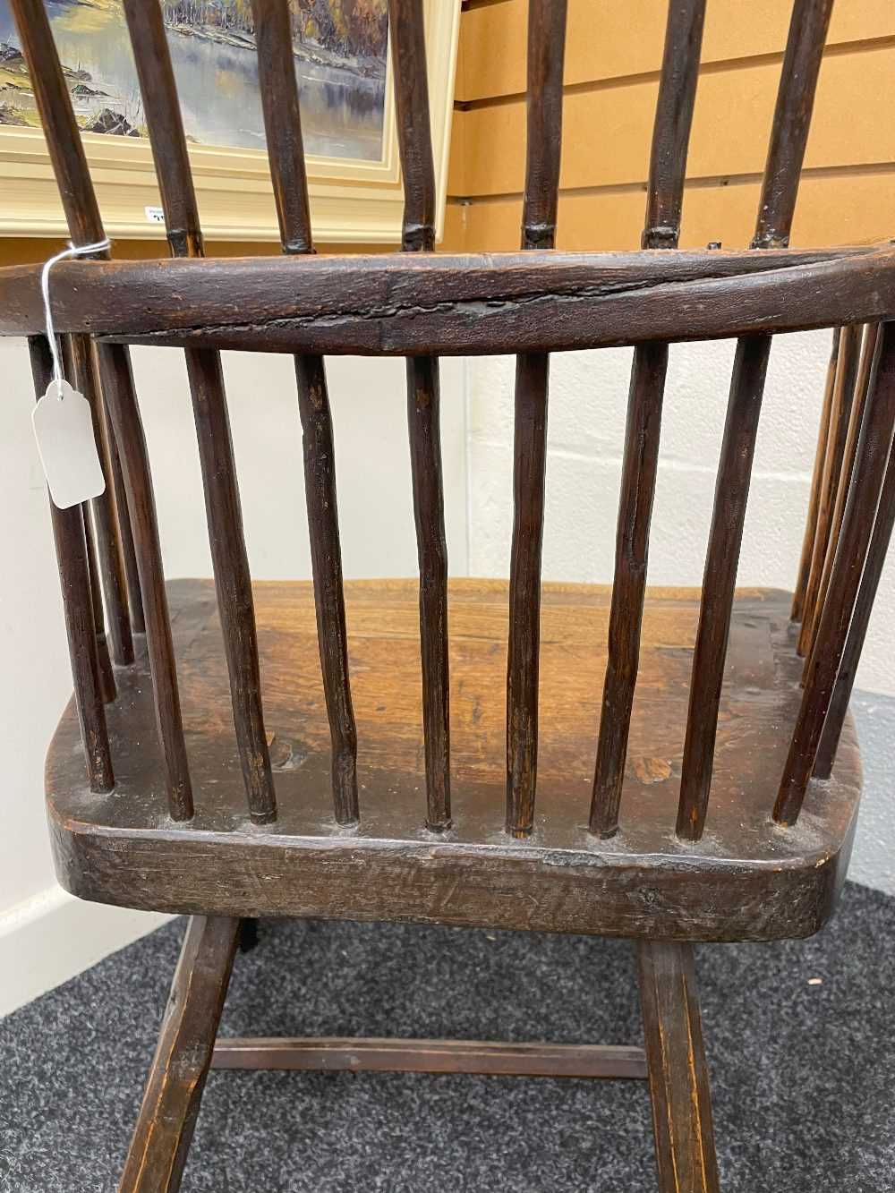 WELSH OAK & ASH COMB-BACK ARMCHAIR late 18th Century, Cardiganshire, the back of seven spindles - Bild 14 aus 50