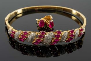 18CT GOLD RUBY & DIAMOND BANGLE, of graduating alternate row design, together with pair of yellow