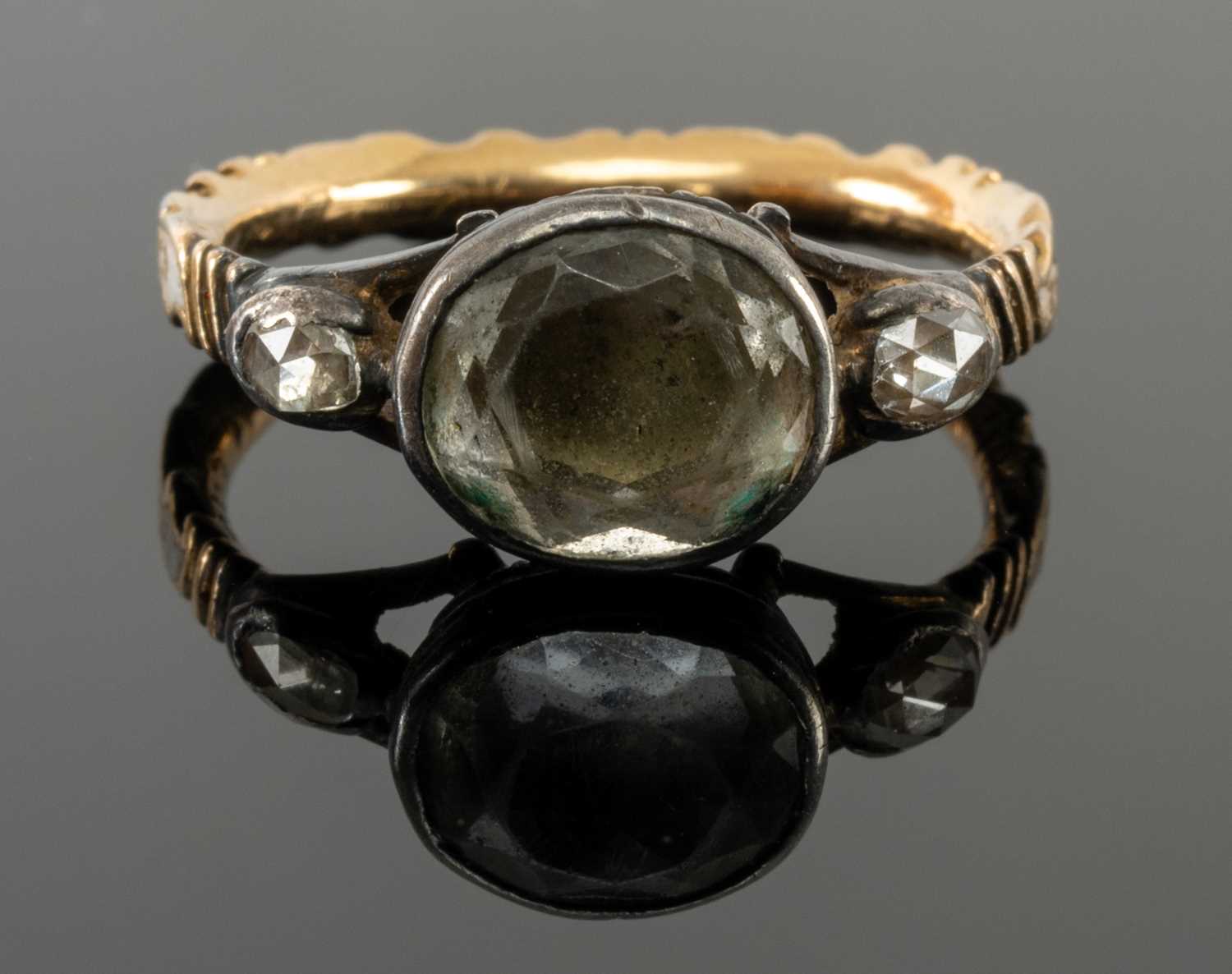 18TH CENTURY GOLD MOURNING RING, set with oval cut rock crystal and two rose cut diamond - Bild 5 aus 5