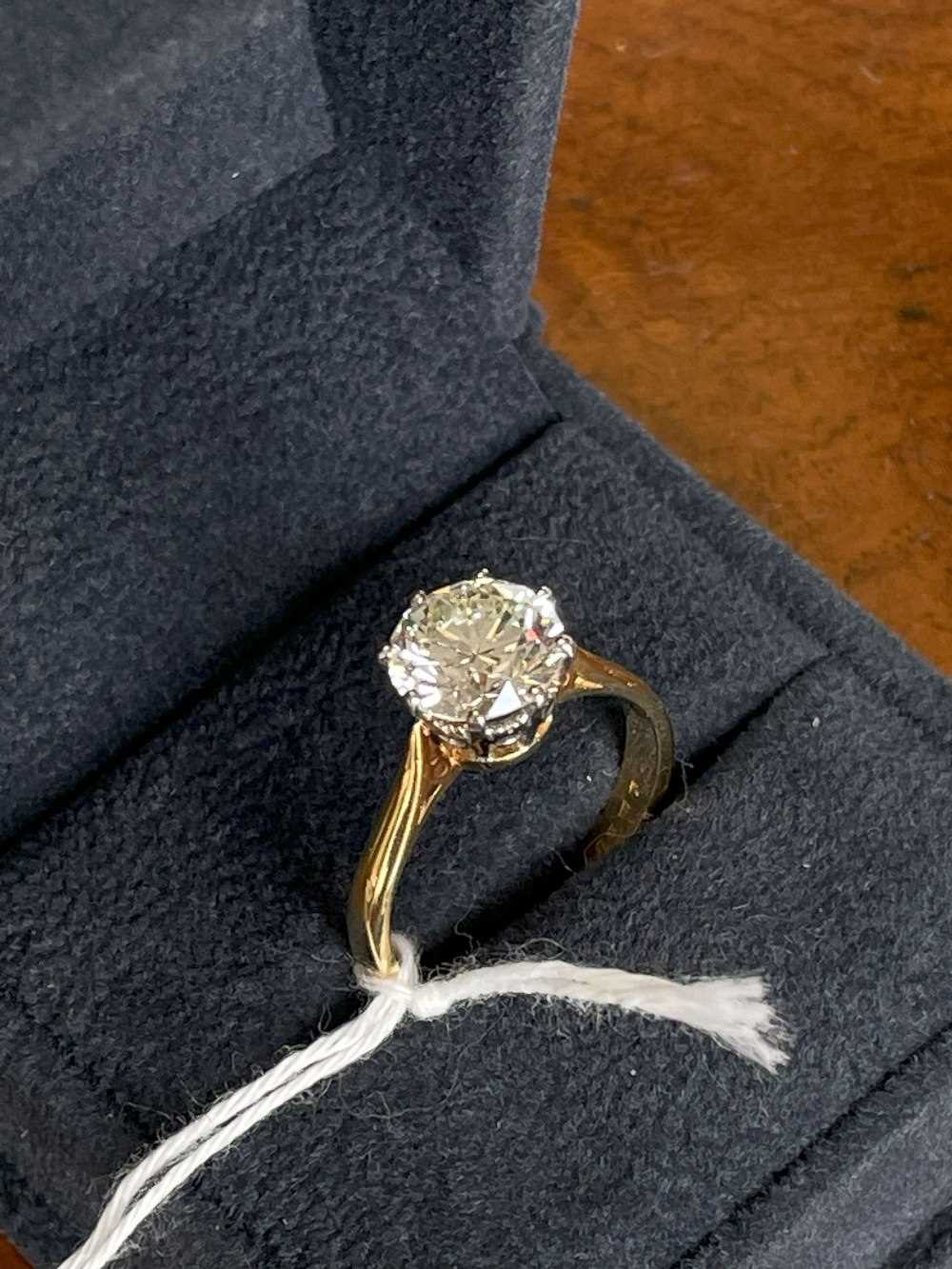 18CT GOLD SOLITAIRE DIAMOND RING, the single claw set round brilliant stone measuring 2.2cts - Image 7 of 15