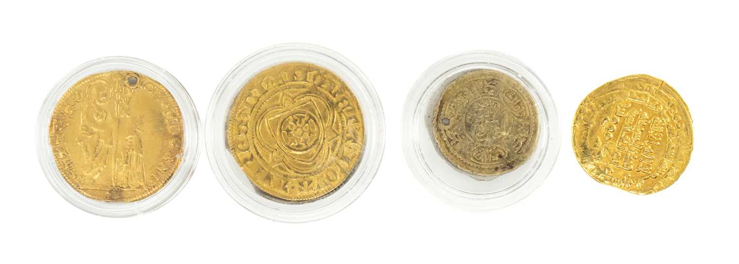 GROUP OF COLLECTABLE GOLD COINS comprising an Islamic Abbasid gold dinar, 4.0gms, Conrad III 1