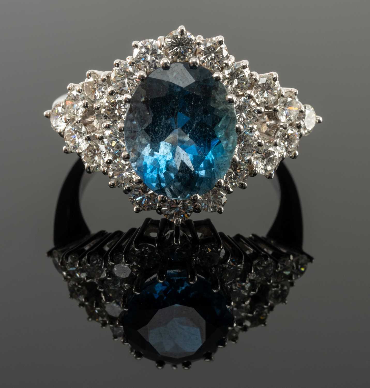 18CT WHITE GOLD AQUAMARINE & DIAMOND CLUSTER RING, the central aquamarine measuring 3.3cts