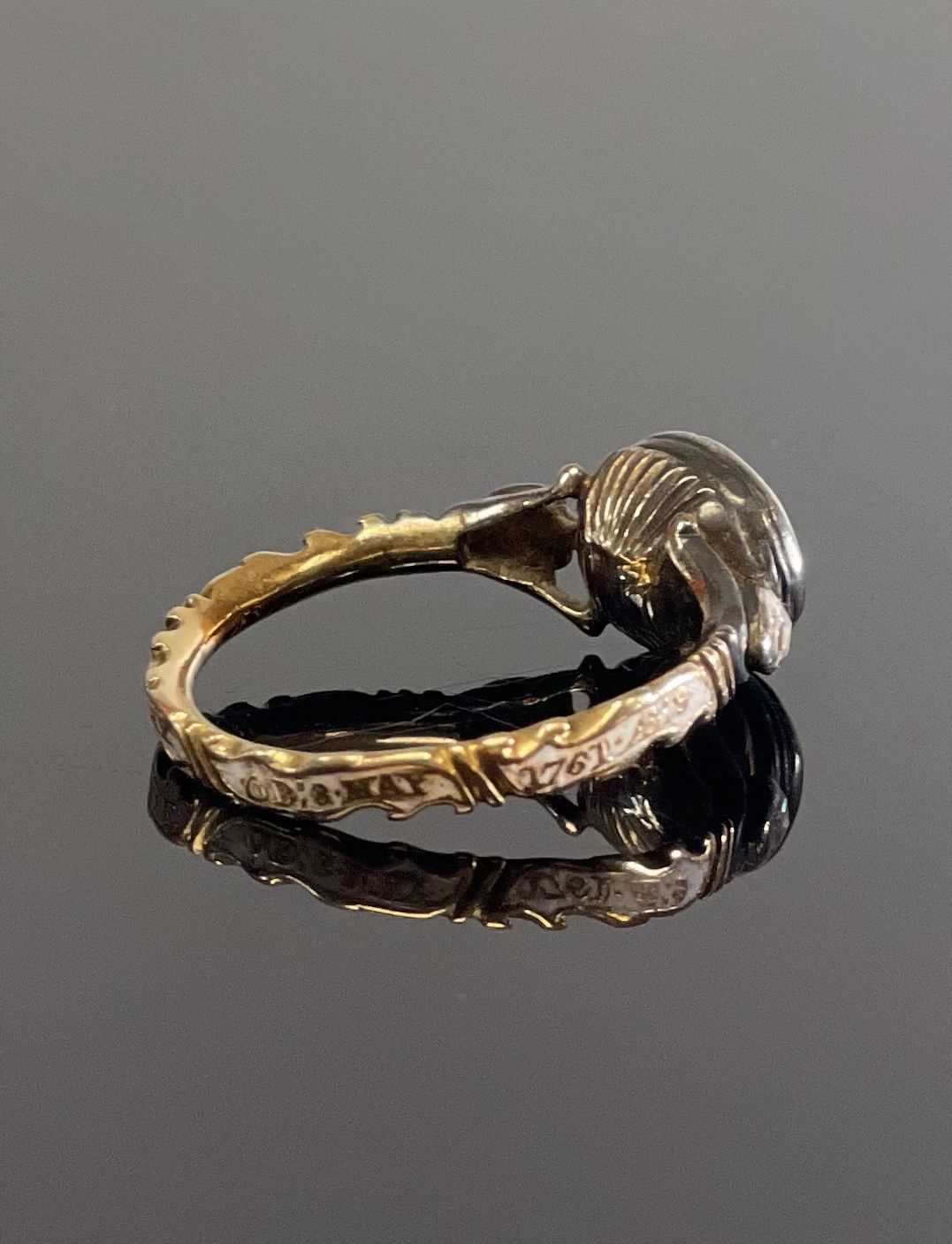 18TH CENTURY GOLD MOURNING RING, set with oval cut rock crystal and two rose cut diamond - Image 4 of 5