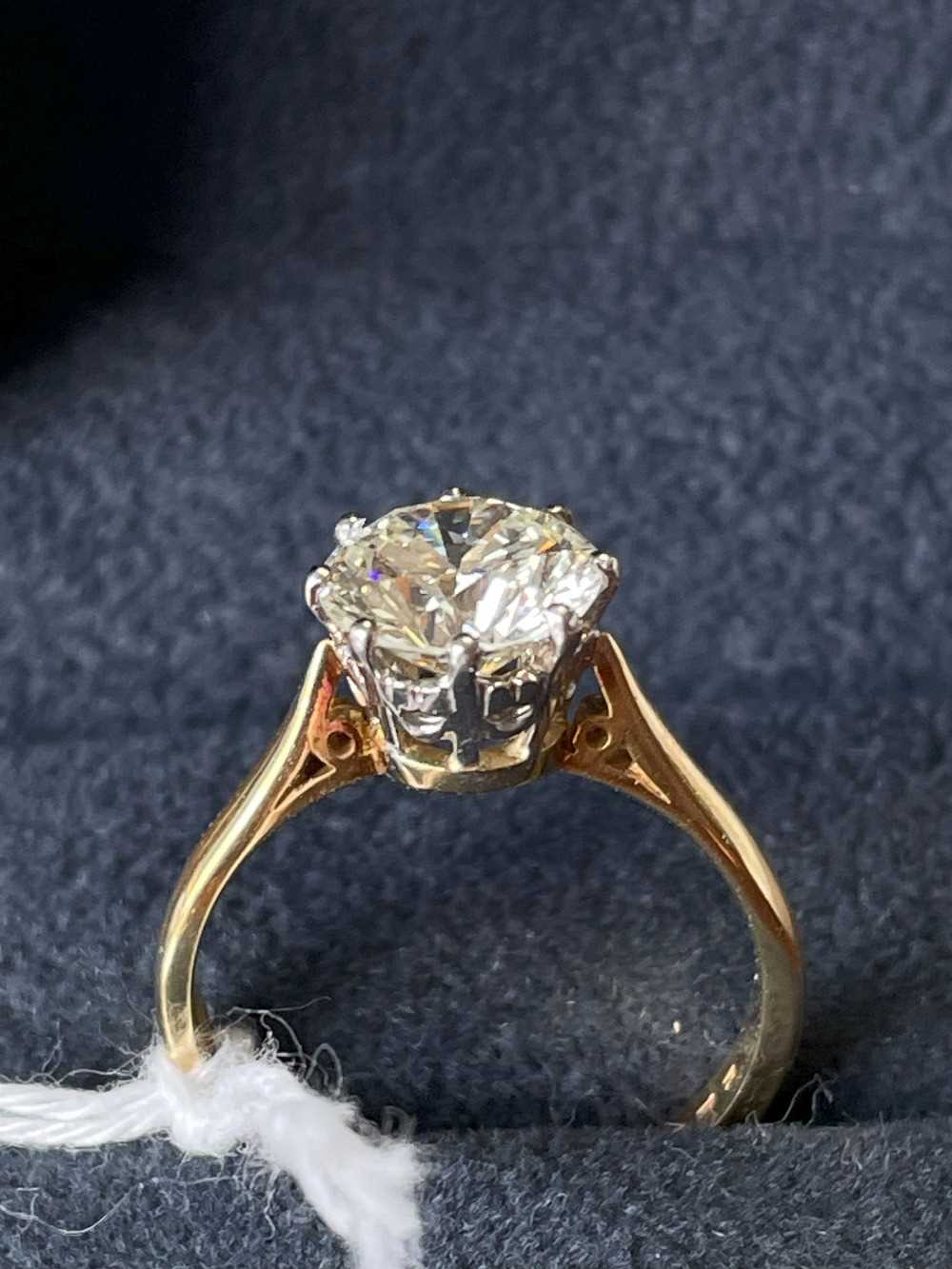 18CT GOLD SOLITAIRE DIAMOND RING, the single claw set round brilliant stone measuring 2.2cts - Image 8 of 15